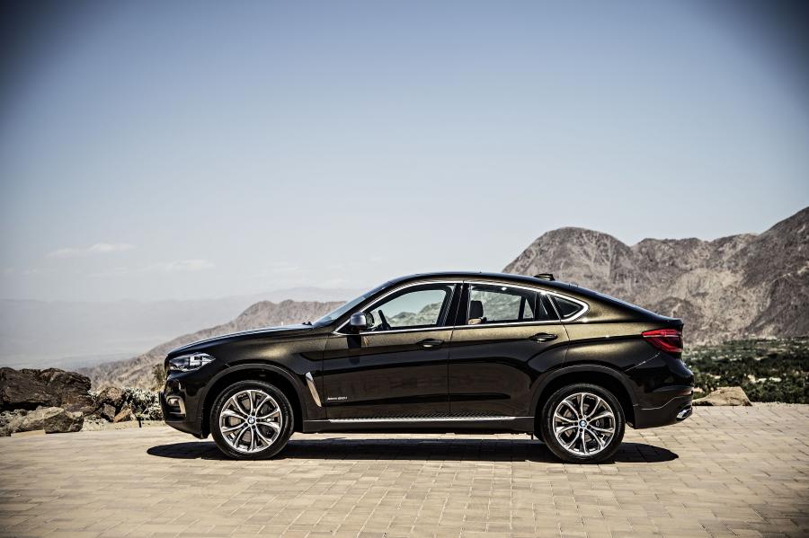  BMW X6 xDrive 5.0i 2015 года  (фото 16 из 113)